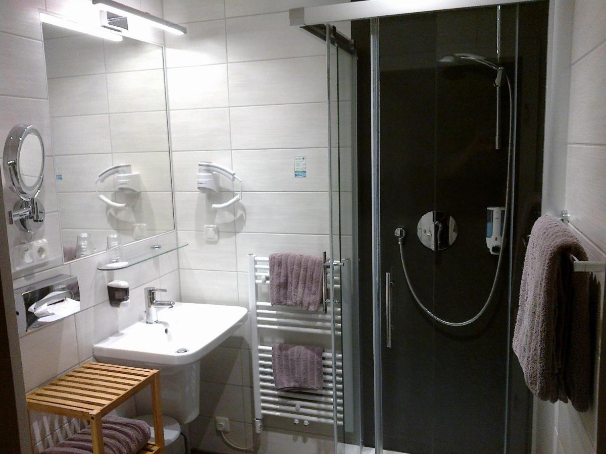 Hotel Weisse Taube Döbeln Eksteriør bilde